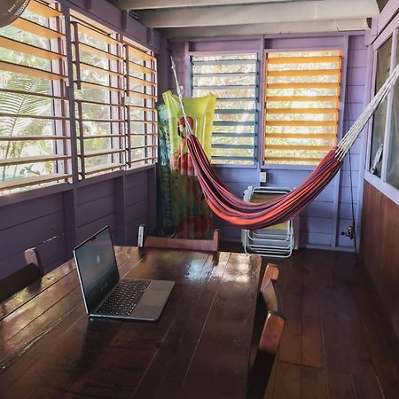 Anda Di Hows Hostel Placencia Exteriör bild