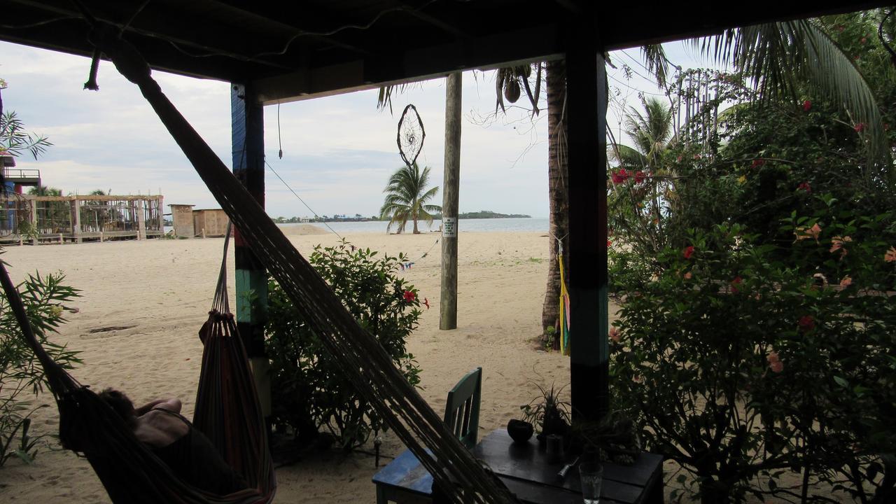 Anda Di Hows Hostel Placencia Exteriör bild